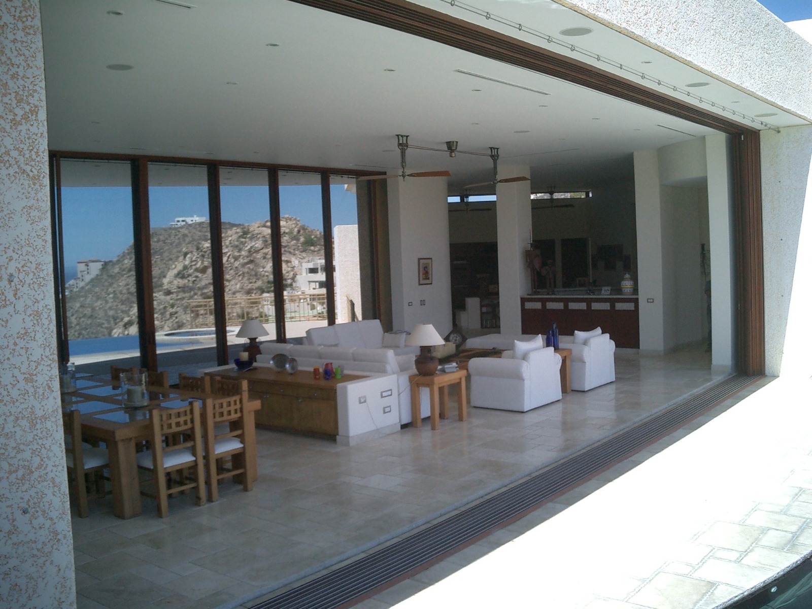 Puertas de Aluminio y Residenciales